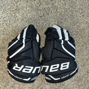 Bauer Vapor Black and White Hockey Gloves